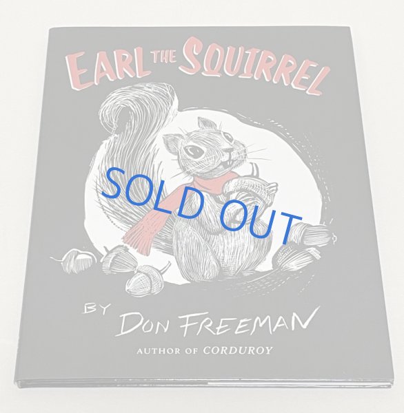 画像1: Earl the Squirrel◇真っ赤なスカーフを身につけたアールは、どんぐり探しのミッションに一人で出発するお話 (1)