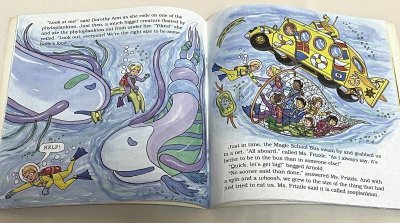 画像1: The Magic School Bus Gets Eaten◇ソフトカバー絵本 マジックスクール 食物連鎖のサイエンスストーリー