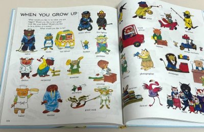 画像2: Richard Scarry's Biggest, Busiest Storybook Ever◇ リチャード・スキャリーが書いた絵本3冊が収録されている大型本