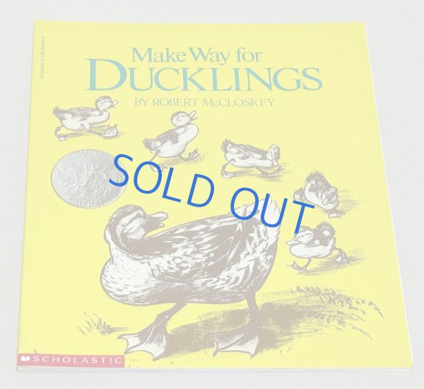 画像1: Make Way for Ducklings(かもさんおとおり）◇1942年のコルデコット賞金メダルを受賞した名作 (1)