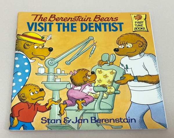 画像1: The Berenstain Bears Visit the Dentist◇バーンスタインベアーズシリーズの絵本 歯医者さんのお話 (1)