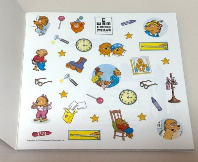 画像1: The Berenstain Bears Go to the Doctor ステッカー付◇バーンスタインベアーズシリーズの絵本 お医者さんに行くとどういうことをするか知ることができる絵本