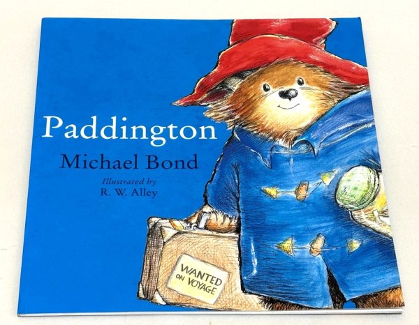 画像1: Paddington◇日本でも大人気のパディントンの英語絵本 (1)