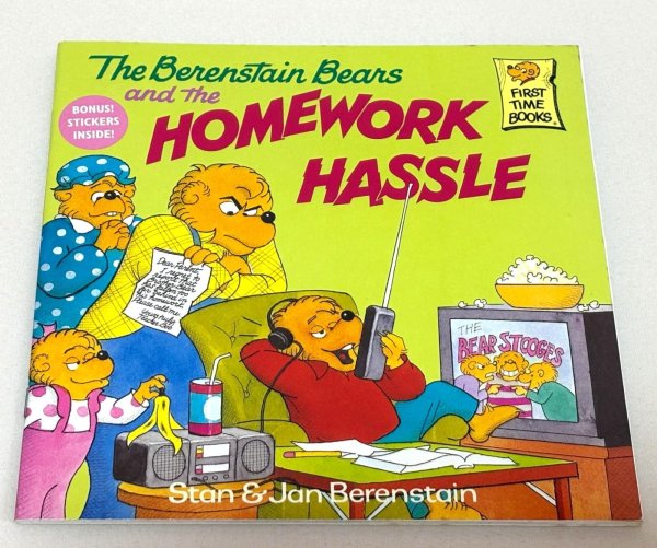 画像1: The Berenstain Bears and the Homework Hassle ステッカー付◇バーンスタインベアーズシリーズの絵本 個人の責任と学校の大切さを教える絵本 (1)