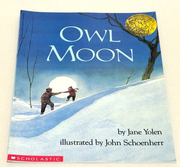 画像1: Owl Moon（月夜のみみずくの英語版）◇ある冬の夜遅く、女の子とお父さんがフクロウを探しに出かけるお話 (1)