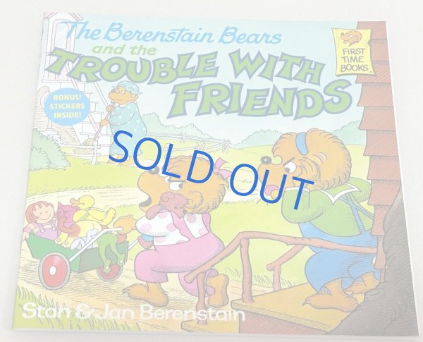 画像1: The Berenstain Bears and the Trouble with Friends  ステッカー付◇バーンスタインベアーズシリーズの絵本 新しい友だちとの出会いとすれ違い、そして本当の友情を築いていくまでの心の成長を描いたお話 (1)