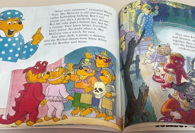 画像2: The Berenstain Bears Trick or Treat  ステッカー付◇バーンスタインベアーズシリーズの絵本 ハロウィーンを祝うのにぴったりで、子供たちに善と悪の違いを教えてくれるお話