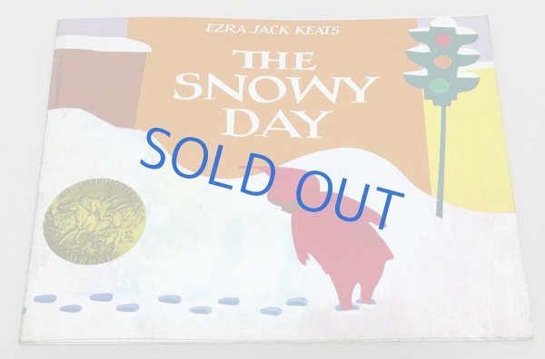 画像1: The Snowy Day ゆきのひ◇ひとりの男の子・ピーターが、雪の降り積もった町を歩きながら発見と感動を重ねていく名作絵本 (1)