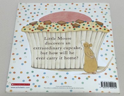 画像3: Little Mouse and the Big Cupcake◇ネズミさんが大きなカップケーキを持ち帰ろうとしますが・・。