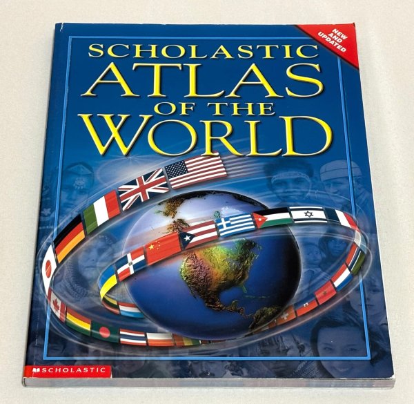 画像1: Scholastic Atlas of the World◇世界中の地理に関する事実と統計が載っている本 (1)