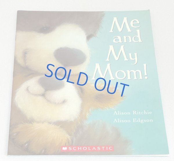 画像1: Me and My Mom わたしとママ◇ふわふわのくまの子とおかあさんグマが、森のなかで一緒に過ごす一日を描いた、あたたかくて愛情に満ちた絵本 (1)