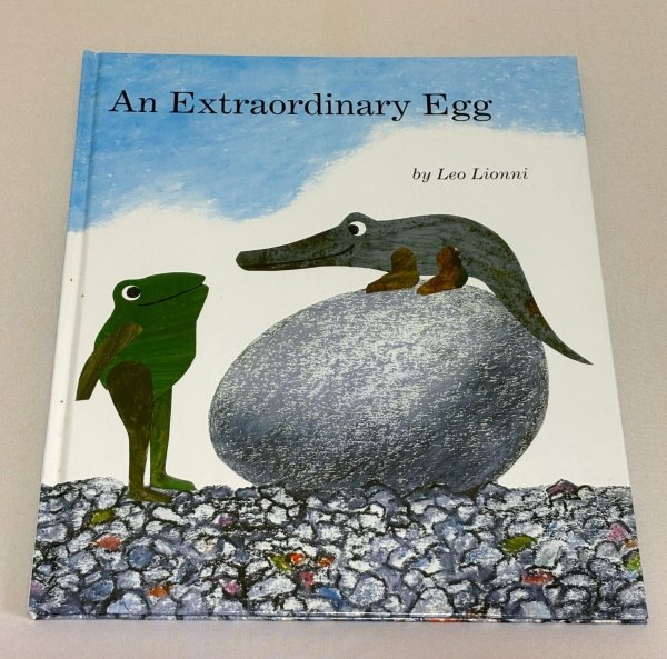 画像1: An Extraordinary Egg びっくりたまご 3びきのかえるとへんなにわとりのはなし◇“ちがい”って、もしかして特別なこと？ 小さな勘違いが教えてくれる友情と発見の物語 (1)