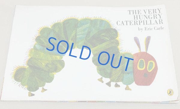 画像1: The Very Hungry Caterpillar（はらぺこあおむし）◇ラフルなコラージュとユーモラスなストーリーで、幼児から大人まで幅広い世代に親しまれている絵本 (1)