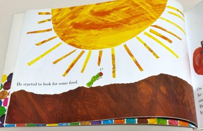 画像1: The Very Hungry Caterpillar（はらぺこあおむし）◇ラフルなコラージュとユーモラスなストーリーで、幼児から大人まで幅広い世代に親しまれている絵本