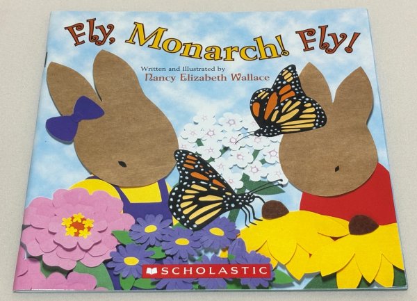 画像1: Fly, Monarch! Fly!◇モナークチョウの生態や変態の過程を通じて、自然の驚異を学べる英語絵本 (1)