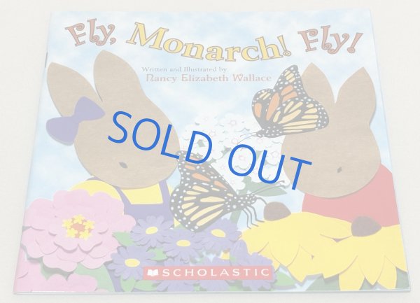 画像1: Fly, Monarch! Fly!◇モナークチョウの生態や変態の過程を通じて、自然の驚異を学べる英語絵本 (1)