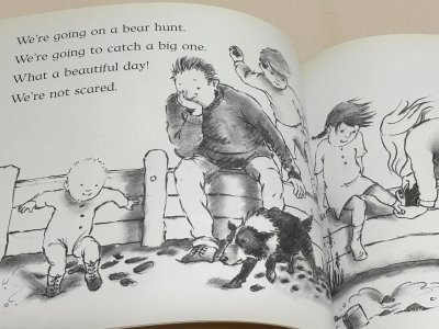 画像1: We're Going on a Bear Hunt きょうはみんなでクマがりだ◇自然の中での冒険を通じて、家族の絆や言葉の楽しさを感じられる絵本