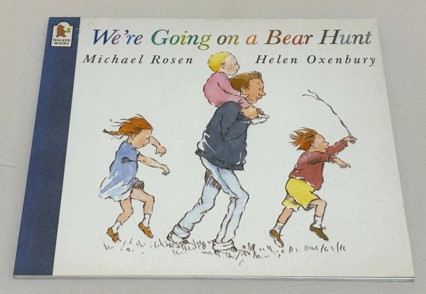 画像1: We're Going on a Bear Hunt きょうはみんなでクマがりだ◇自然の中での冒険を通じて、家族の絆や言葉の楽しさを感じられる絵本 (1)
