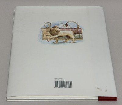 画像3: Library Lion としょかんライオン◇図書館に突然現れたライオンと、図書館員や訪れる人々との心温まる交流を描いた絵本