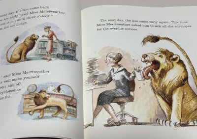 画像1: Library Lion としょかんライオン◇図書館に突然現れたライオンと、図書館員や訪れる人々との心温まる交流を描いた絵本