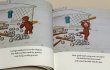 画像3: Curious George Plays Baseball◇好奇心旺盛なジョージがおこす野球場でのハプニングを描いた、楽しい学びのお話 (3)