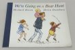 画像1: We're Going on a Bear Hunt きょうはみんなでクマがりだ◇自然の中での冒険を通じて、家族の絆や言葉の楽しさを感じられる絵本 (1)