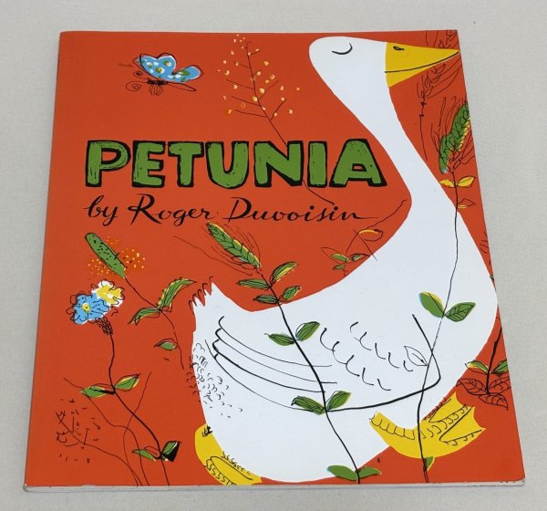 画像1: PETUNIA がちょうのペチューニア◇本を持っているだけで賢くなったと勘違いする、ペチューニアの可笑しなお話 (1)