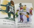 画像2: Bones◇人体の骨格をわかりやすく楽しく解説する、好奇心を刺激する科学絵本 (2)