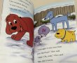 画像3: Winter Ice Is Nice! Clifford the Big Red Dog◇Cliffordや仲間たちが凍った池でのスケートを楽しむ、冬の冷たさと遊びの楽しさを感じる心温まるお話 (3)