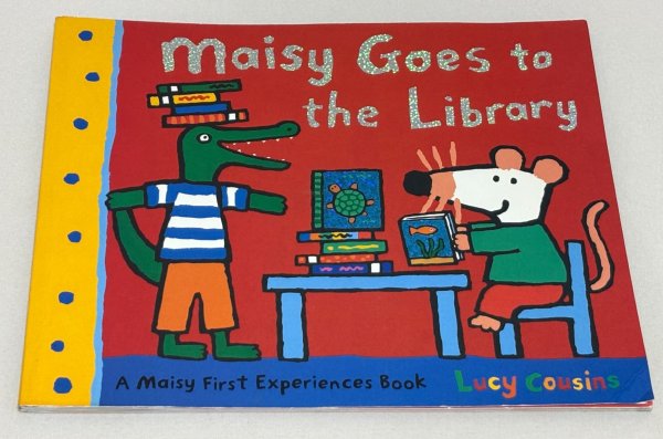 画像1: 【英語絵本】Maisy Goes to the Library（メイシー）｜図書館で読書と発見を楽しむフォニックス入門 (1)
